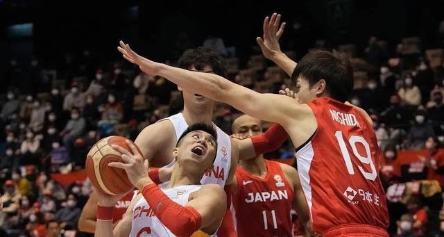 中国男篮vs日本男篮，姚明迎两好一坏消息，曝NBA抛来橄榄枝