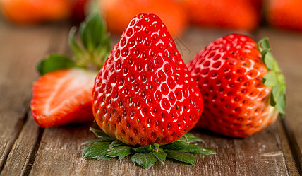 草莓是什么季节的水果？酸酸甜甜，还有谁不爱吃草莓