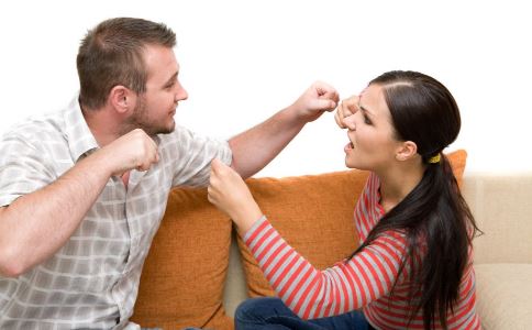 男女情感：情侣吵架后男生该怎么做