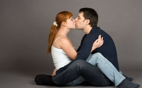 夫妻分居两地怎样处理感情和性生活