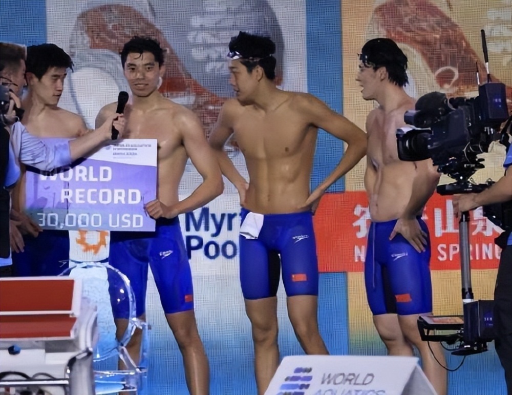 龙年掀起“夺金风暴”！中国泳军世锦赛连连夺冠，4位小伙太强了