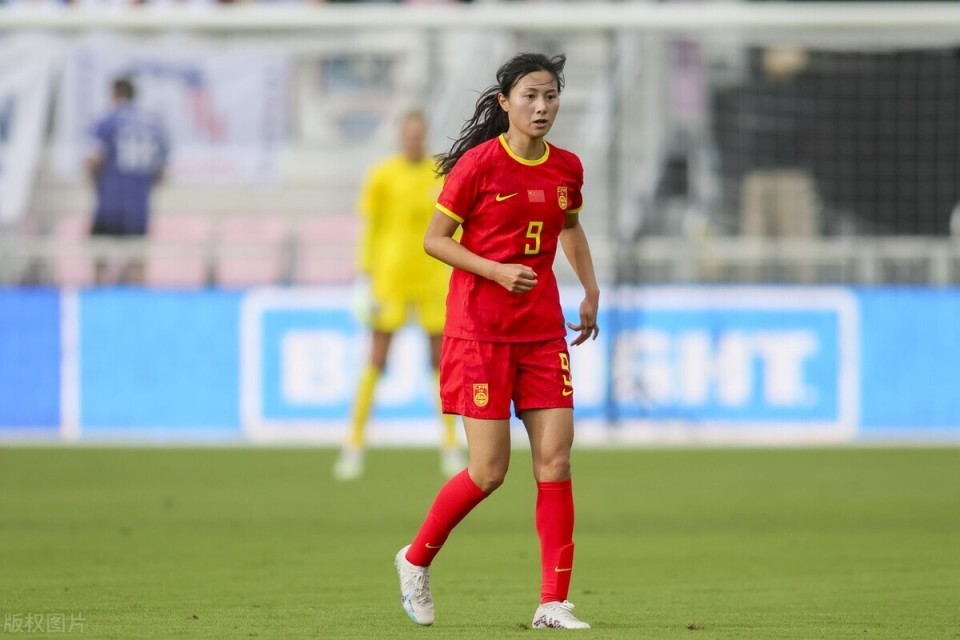 我想踢英超！22岁中国女足指挥官说出心里话，已留洋欧洲成为核心